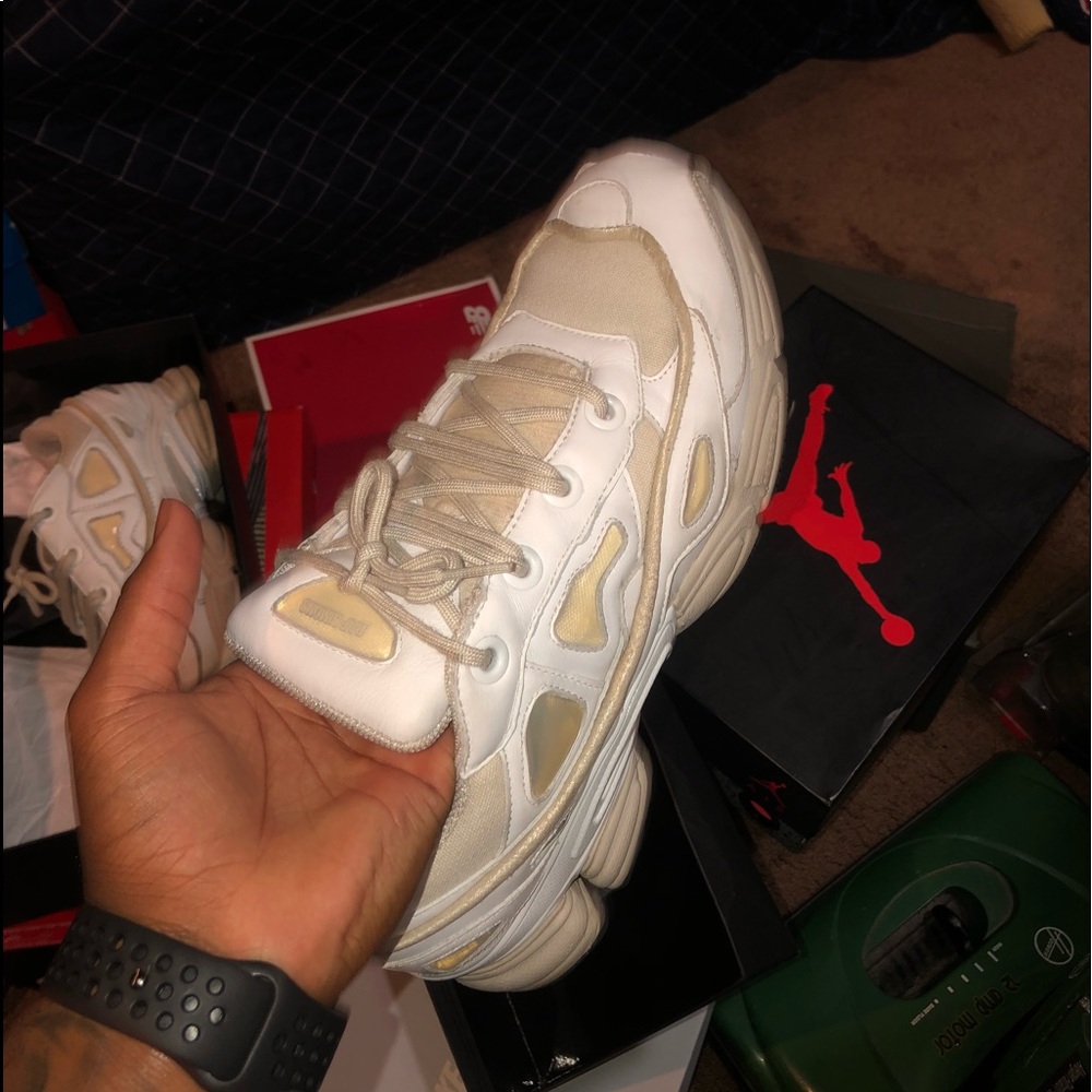 ADIDAS X RAF SIMONS OZWEEGO III (SIZE 9)